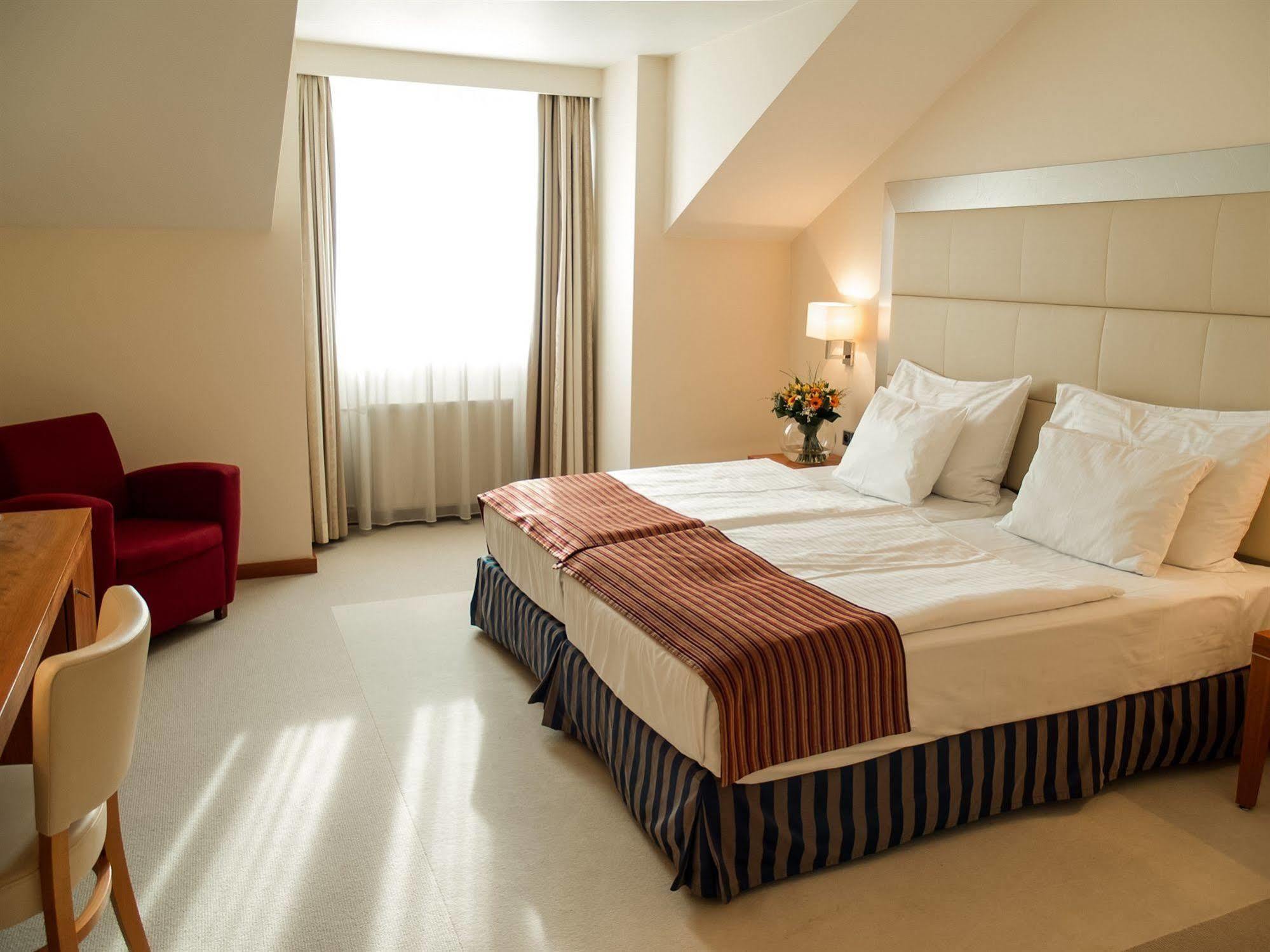 Design Merrion Hotel Prague Exterior photo